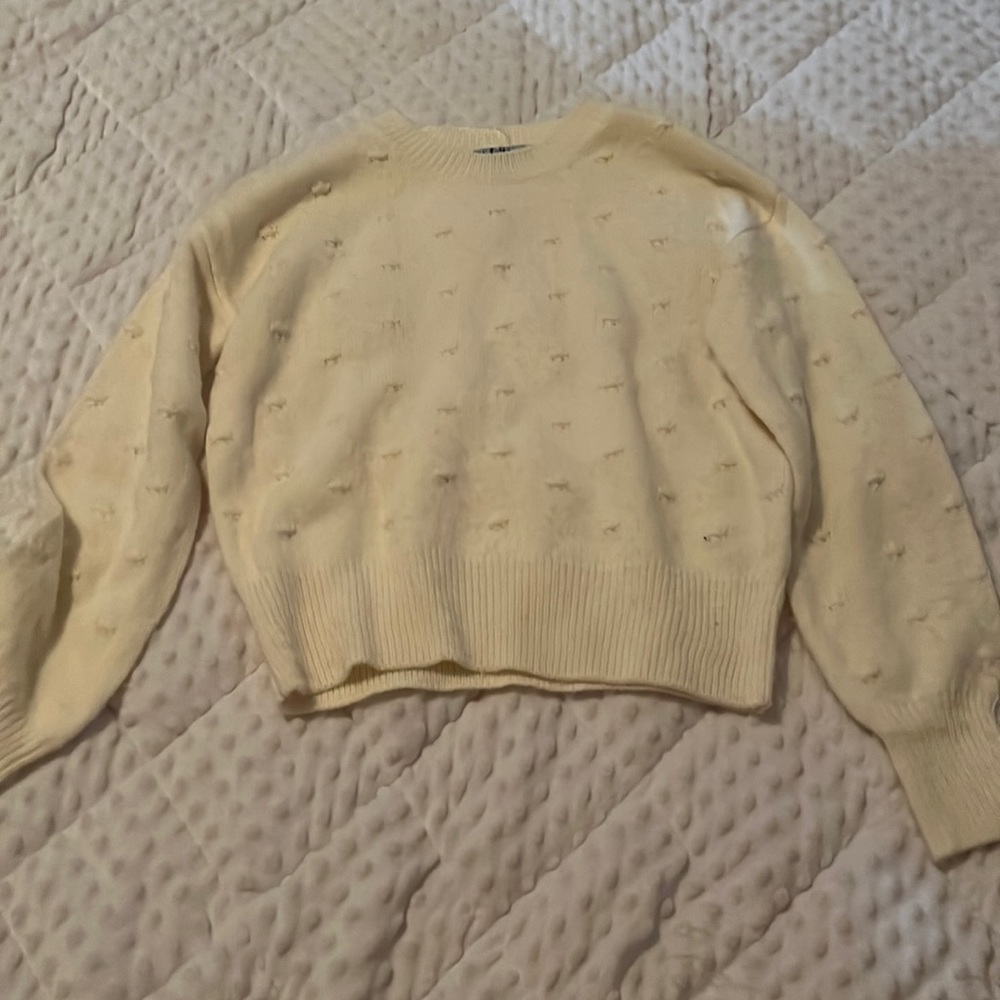 Vylette women’s XS sweater, cream color. Never worn, perfect condition!